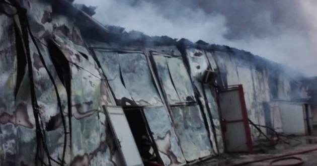 В тушении пожара на территории Рубероидного завода задействован пожарный поезд станции Краснодар