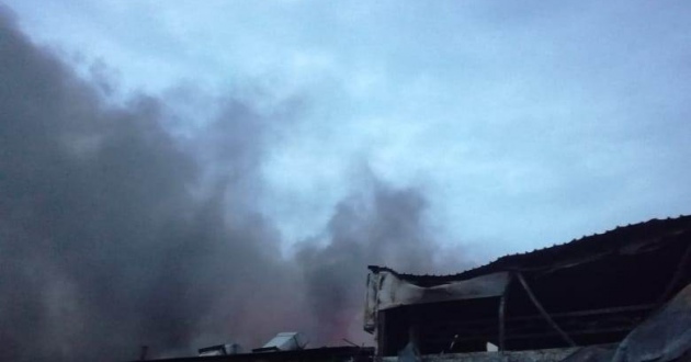 В тушении пожара на территории Рубероидного завода задействован пожарный поезд станции Краснодар