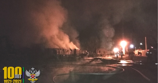Пожарные поезда ФГП ВО ЖДТ России участвовали в тушении пожара на складе горюче-смазочных материалов